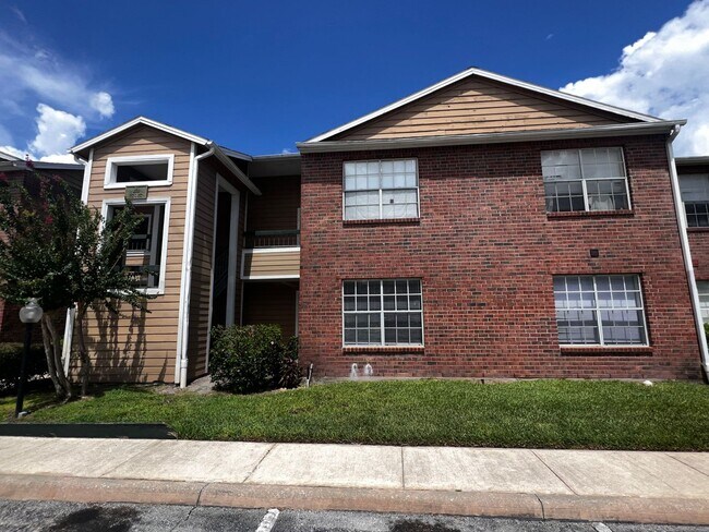 Building Photo - 3/2 Regency Gardens 1st Floor Condo with New Plank Fooring, Stainless Appliances, and Fresh Paint!