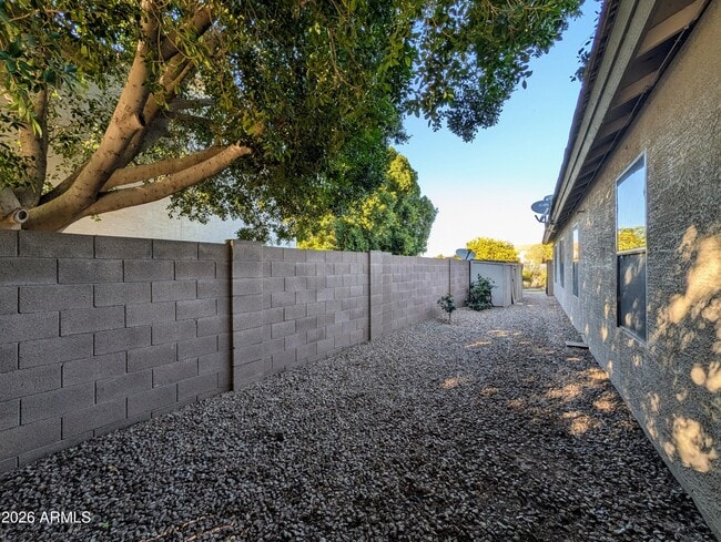 Building Photo - 11134 W Windsor Ave