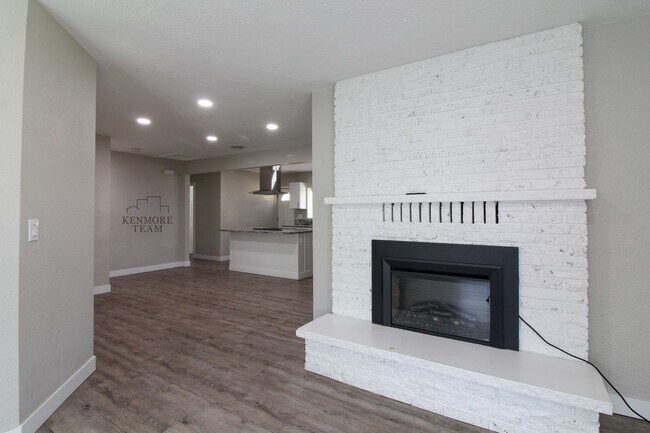 Building Photo - 308 N 12th Ave