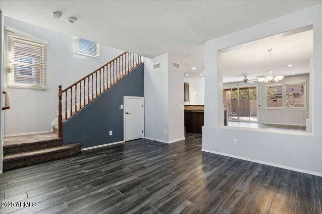 Building Photo - 2233 E Pecan Rd