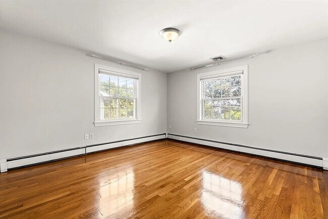 Building Photo - 334 Mystic St