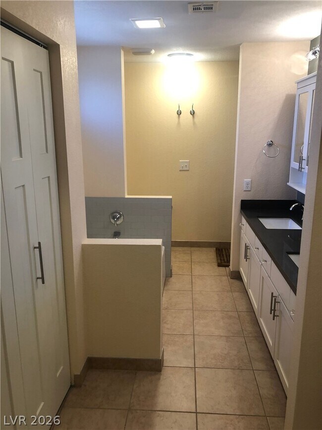 Building Photo - 7997 Flametree Ct