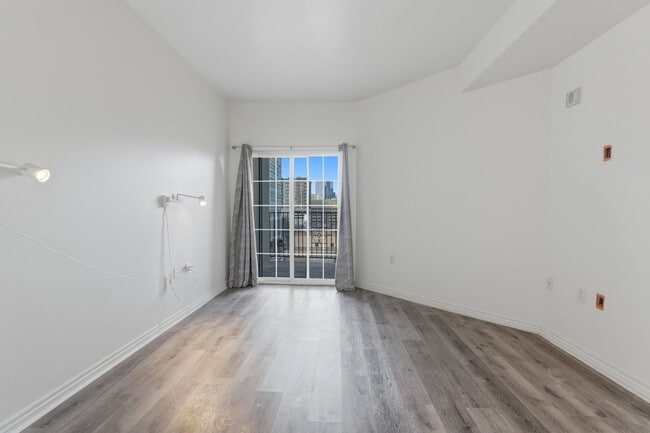 Building Photo - 2-bedroom, 2-bathroom condo with city views