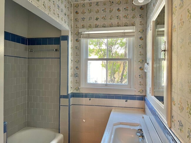 Building Photo - 3205 George Cir