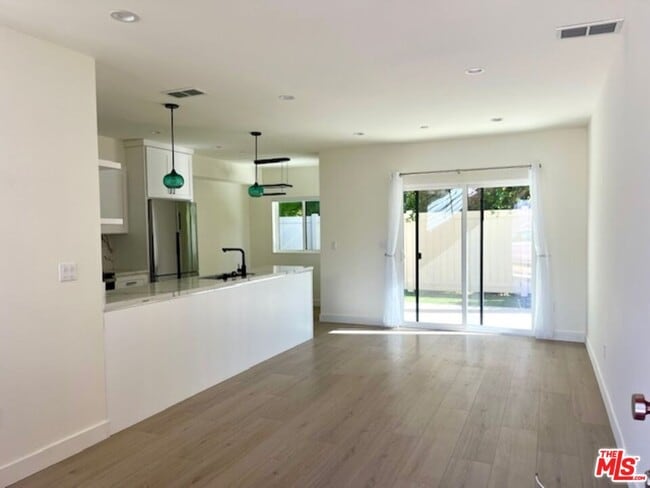 Building Photo - 9946 Farragut Dr