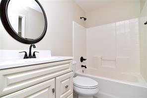 Building Photo - 321 S Chestnut St