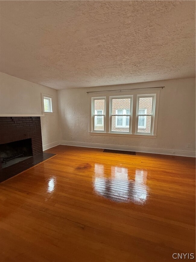 Building Photo - 205 Fellows Ave