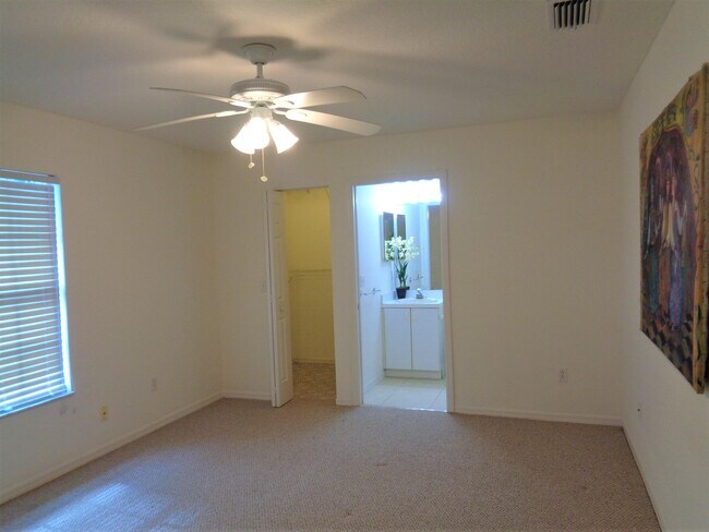 Building Photo - 741 17th Ln SW