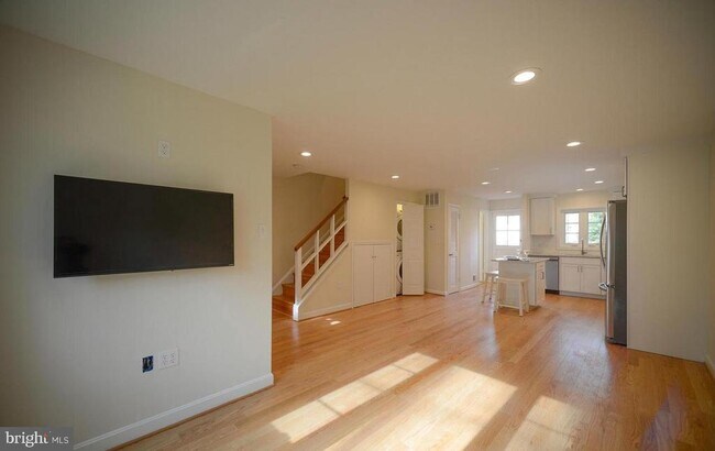 Building Photo - 2503 Holman Ave