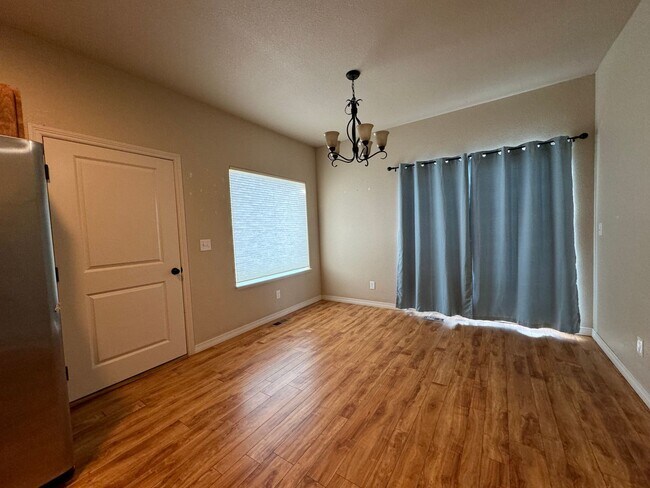 Building Photo - Beautiful 4 Bed 3 1/2 Bath home in Ridgen Farm.