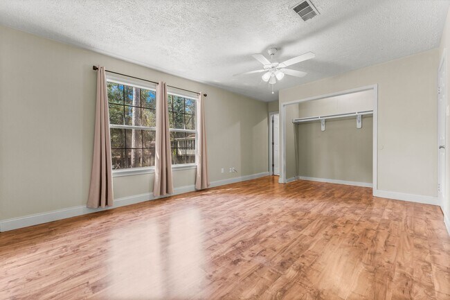 Building Photo - 2015 E Lacey Oak Cir