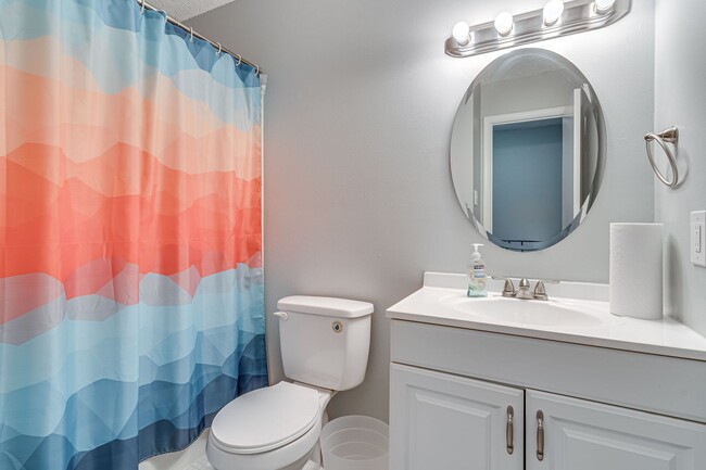 Building Photo - Charming 3 Bedroom Home in Prime Clinton L...