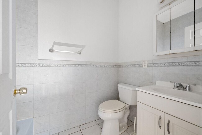 Building Photo - 261 Lexington Ave