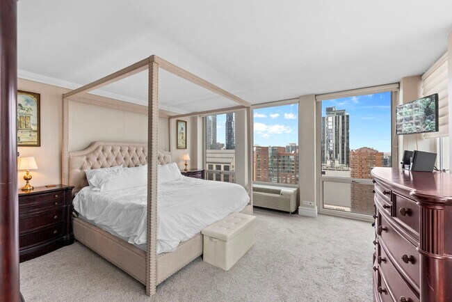 Building Photo - 111 E Chestnut St