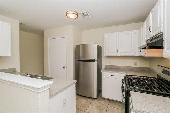 Building Photo - 11612 Gemmer St