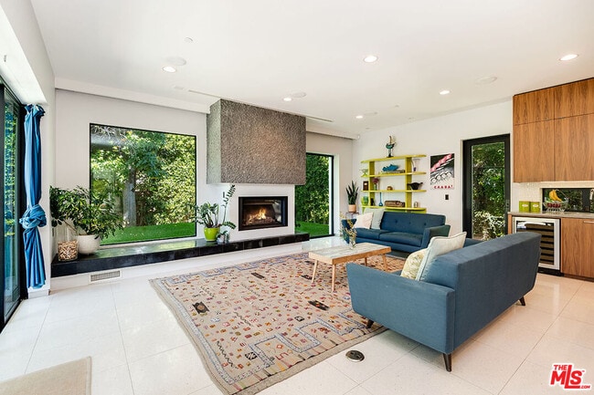 Building Photo - 4233 Shadyglade Ave