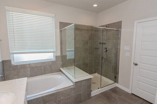 Building Photo - 4120 Split Ivy Dr