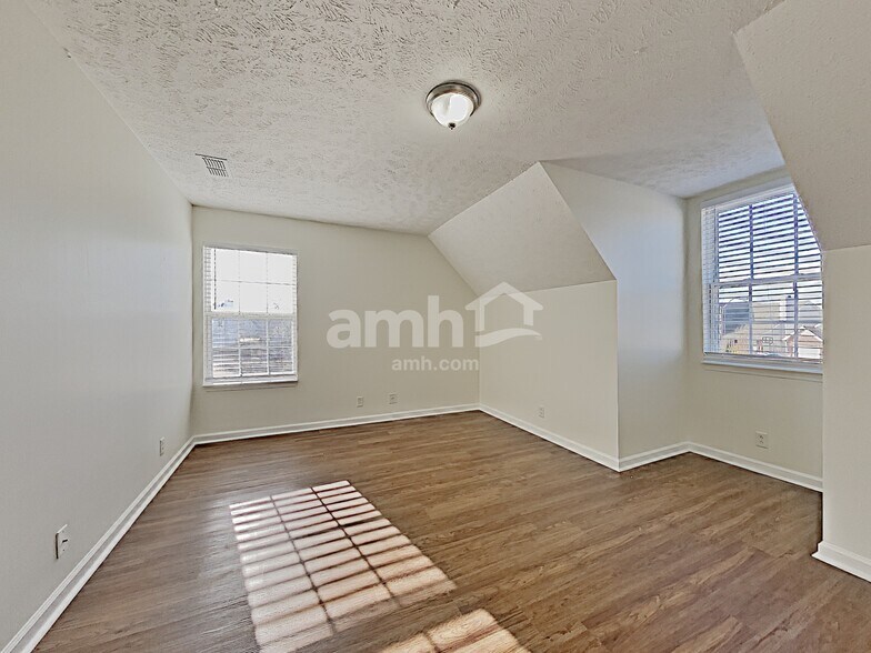 Building Photo - 1507 Killarney Dr