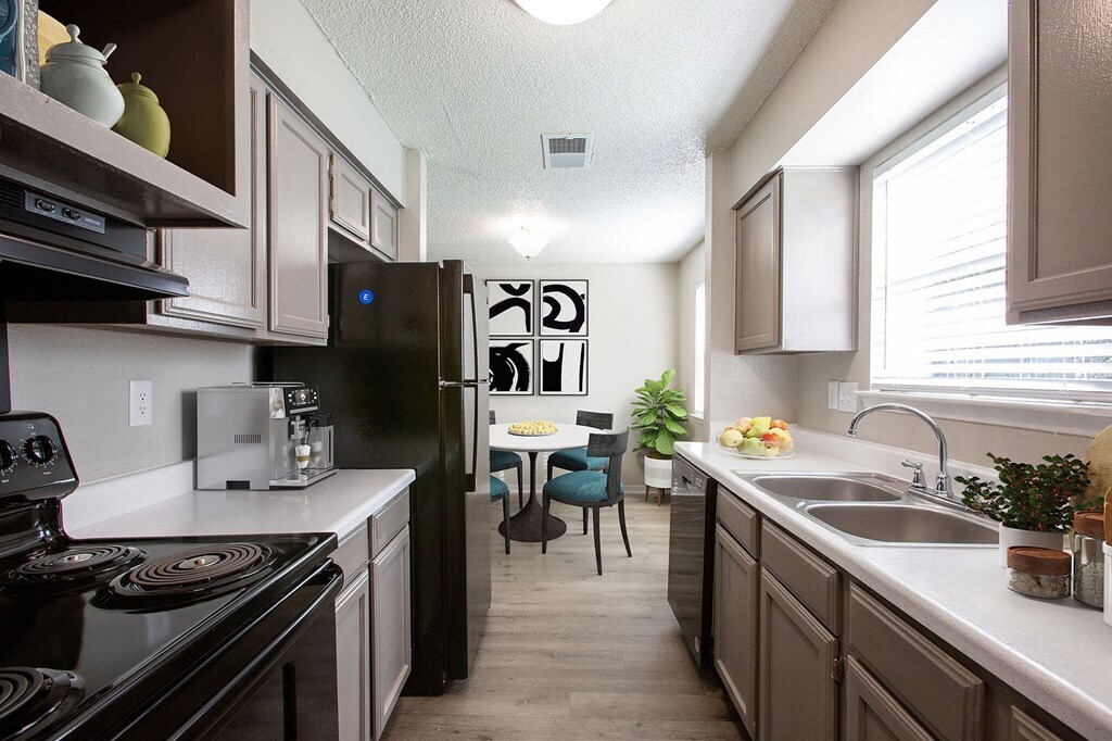 Building Photo - 9036 N Lamar Blvd