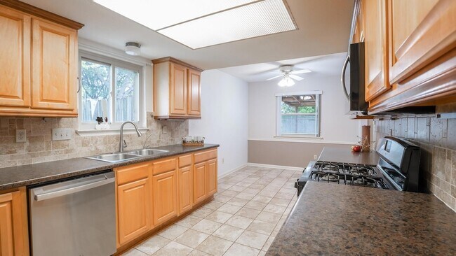 Building Photo - 11606 Parkfield Dr