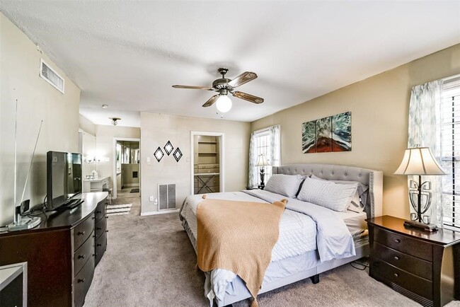 Building Photo - 3423 Ozark St