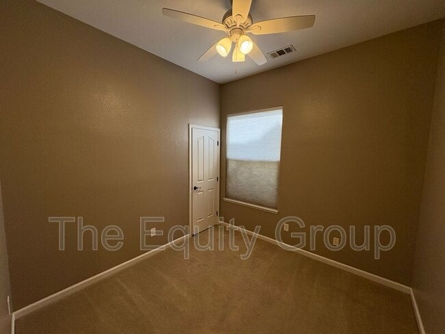 Building Photo - 2511 S Peppertree St