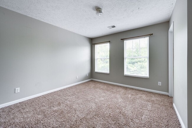 Building Photo - Renovated Townhome in Convenient Nashville Location