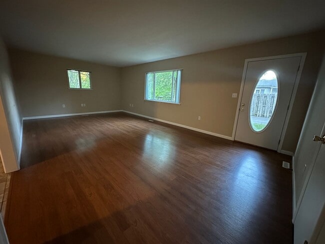 Building Photo - Beautiful home close to the Peaks of Otter...