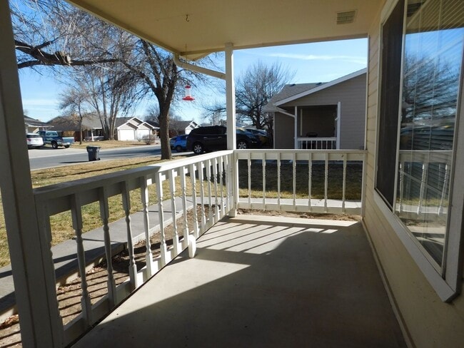 Building Photo - Duplex in Family Friendly Neighborhood