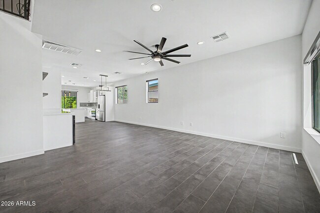 Building Photo - 2312 E Curnow Dr