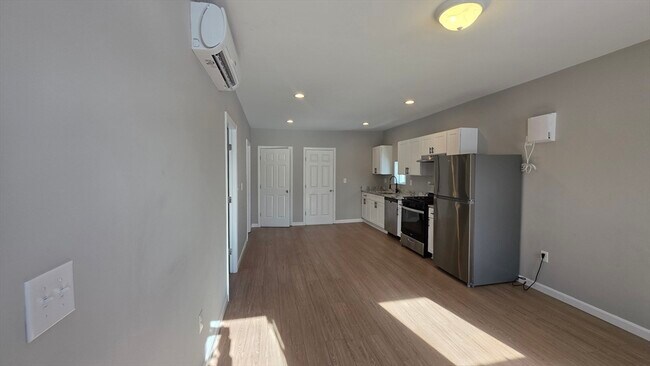 Building Photo - 31 Hicks St