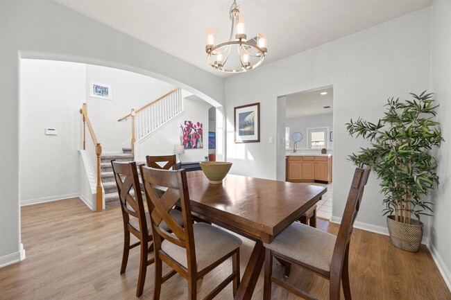 Building Photo - 2109 Zoa Dr