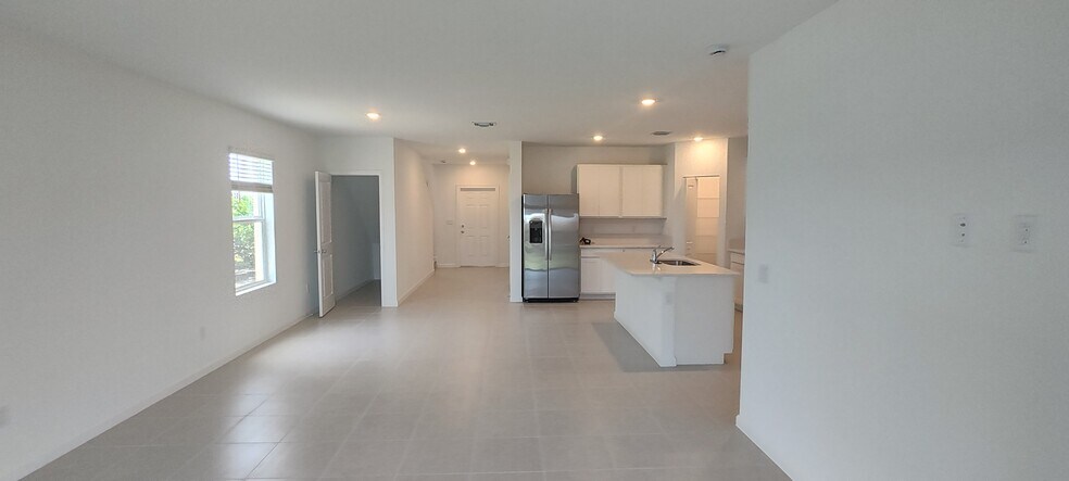 Building Photo - 798 Carlyle Way