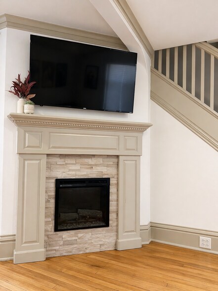 Building Photo - 324 E Michigan St