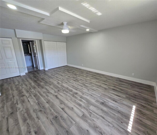 Building Photo - 3710 Inverrary Dr