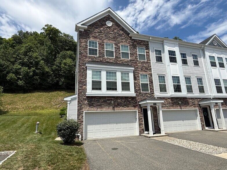 Building Photo - 502 Parkview Ln