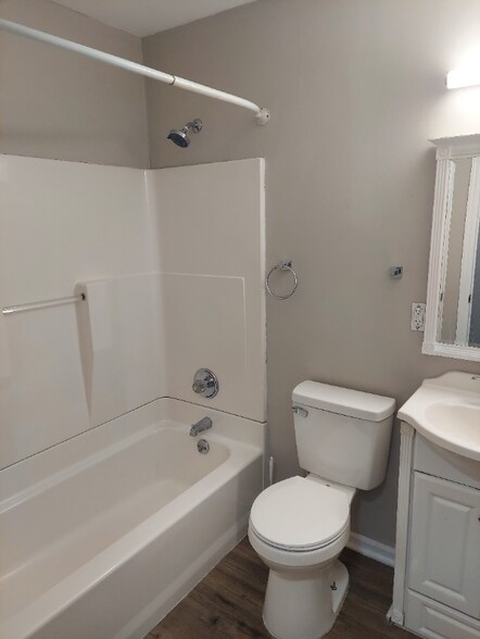 Building Photo - 4900 Sinclair Rd