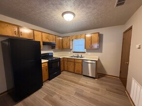 Building Photo - 101/103 Cooper Springs Ct