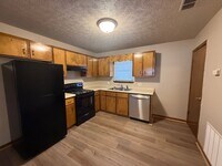 Building Photo - 101/103 Cooper Springs Ct