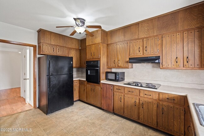 Building Photo - 56 Ford Ave