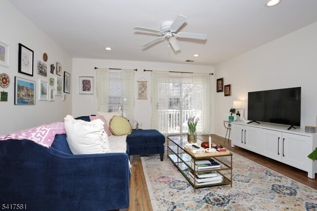 Building Photo - 2051 Charles Ct