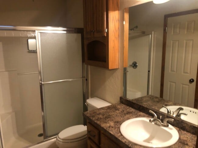 Building Photo - 2 bed 2 bath duplex for rent in Moore near...