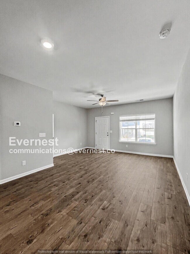 Building Photo - Limited Time Special Offer / 2 Bed/2.5 Bath Townhome with Off-Street Parking / Pet-Friendly / Ava...