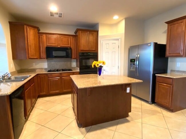 Building Photo - Available on July 31, 2025 For Viewing. Su...