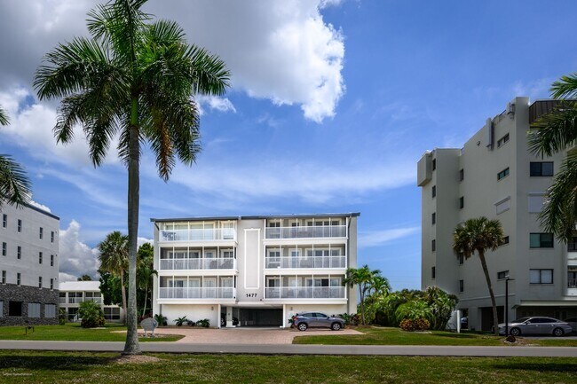 Building Photo - 1477 Park Beach Cir