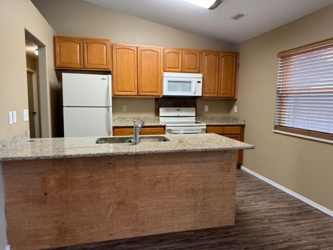 Building Photo - KU1-Broadway Duplex 1