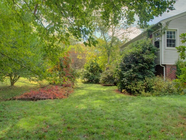 Building Photo - 24 Larchmont Terrace