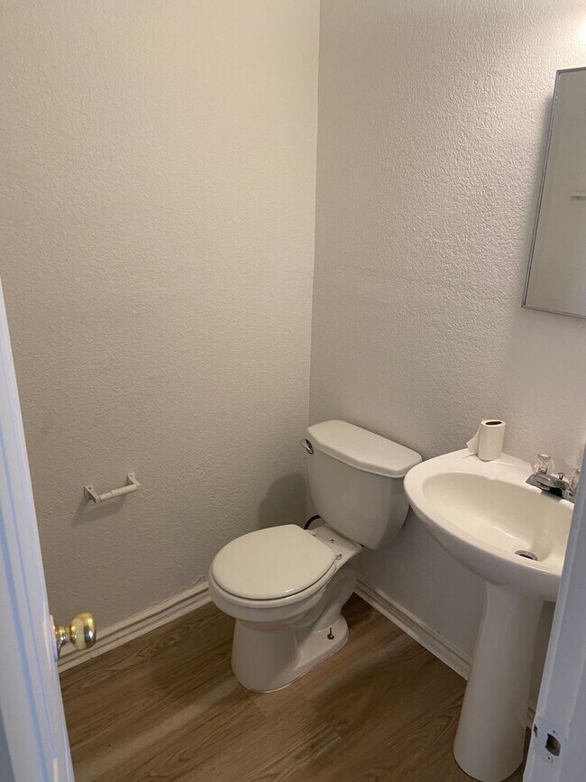 Building Photo - 1220 Crabtree Ct