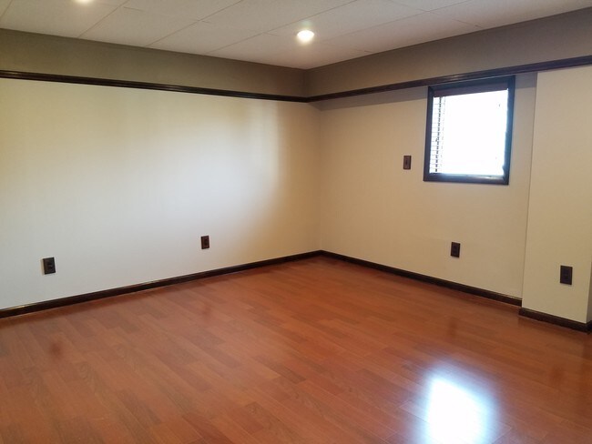 Large, bright dining room with new windows and LED lighting - 100 Manning Pl