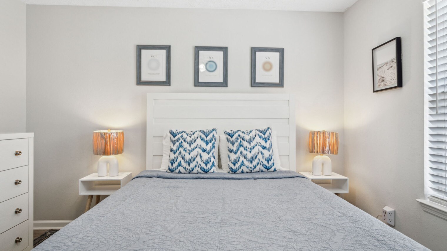 Building Photo - 5726 Beach Dr